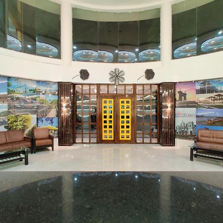 Golden Chariot Hotel 다만 외부 사진