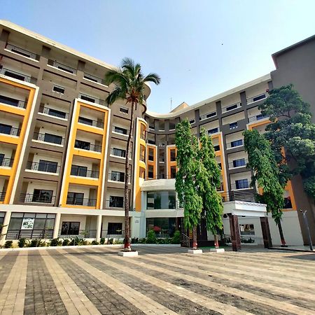 Golden Chariot Hotel 다만 외부 사진