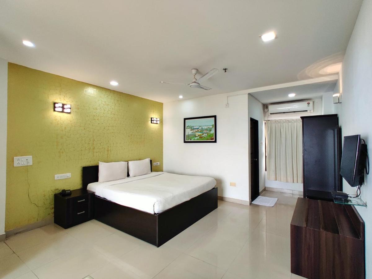 Golden Chariot Hotel 다만 외부 사진