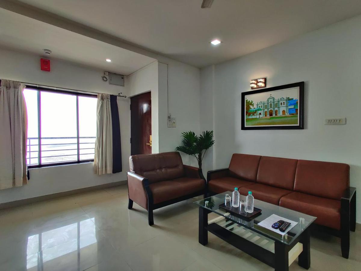 Golden Chariot Hotel 다만 외부 사진