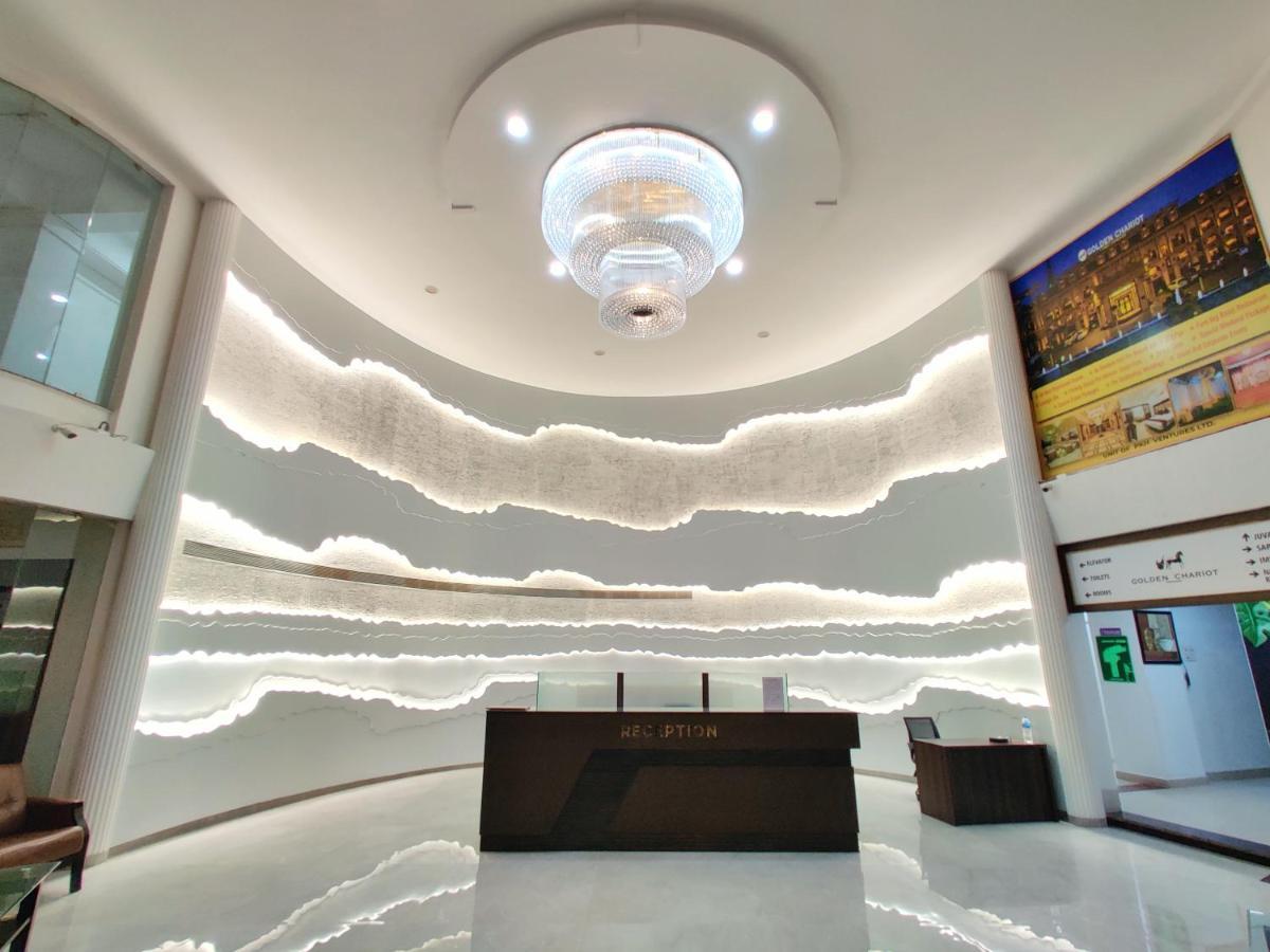 Golden Chariot Hotel 다만 외부 사진