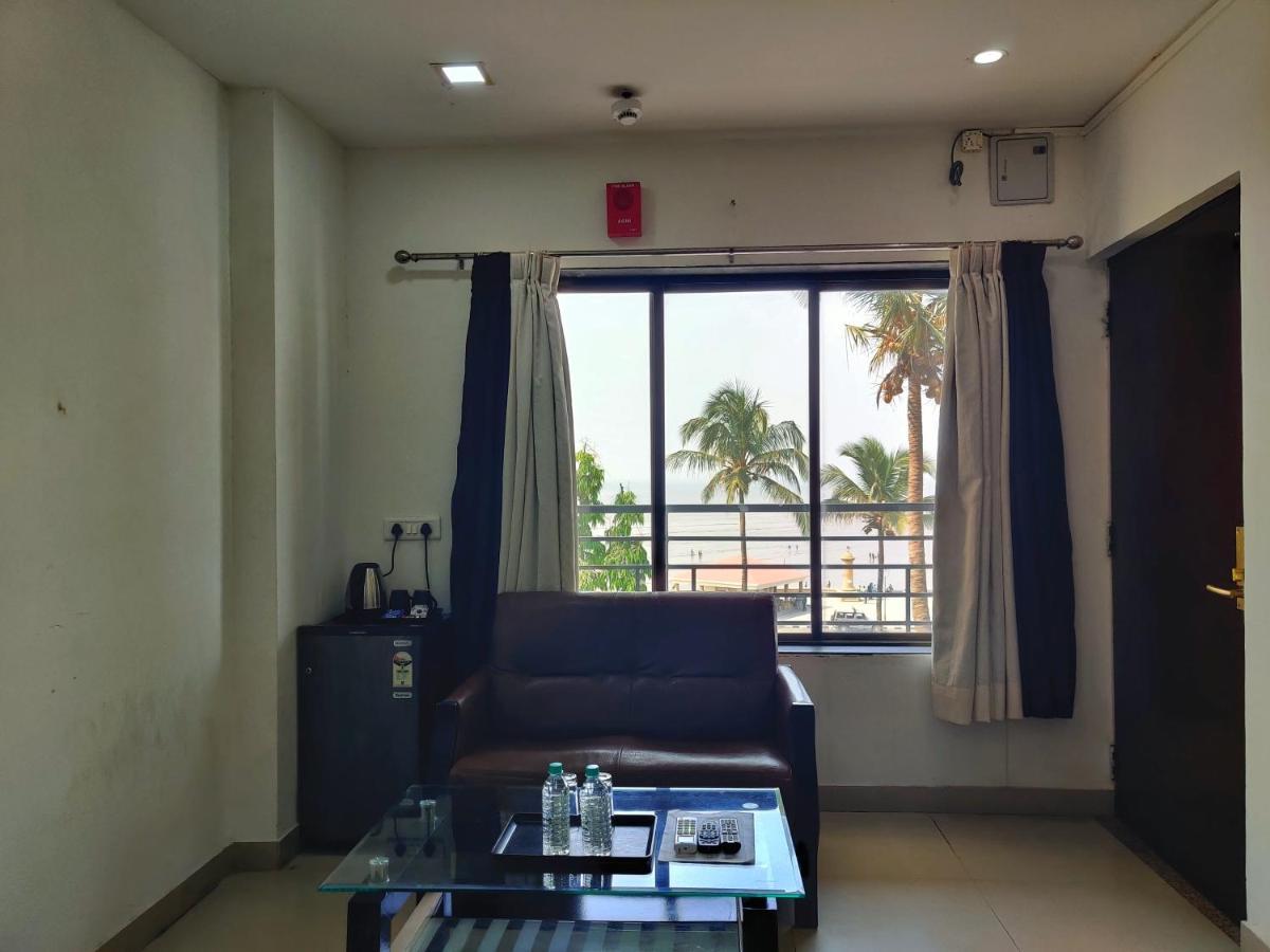 Golden Chariot Hotel 다만 외부 사진