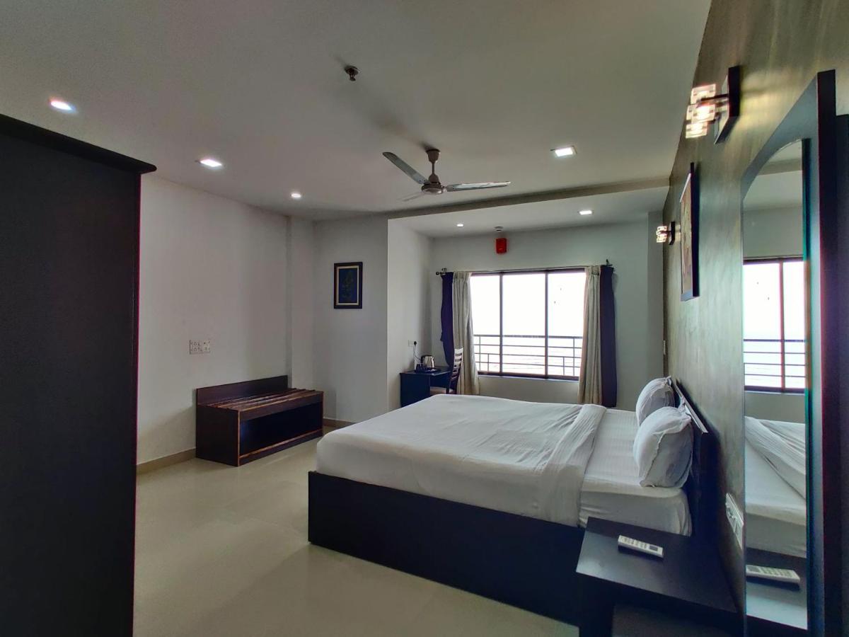 Golden Chariot Hotel 다만 외부 사진