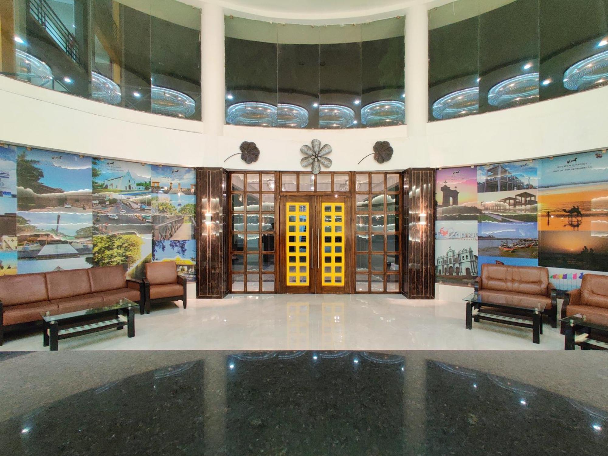 Golden Chariot Hotel 다만 외부 사진