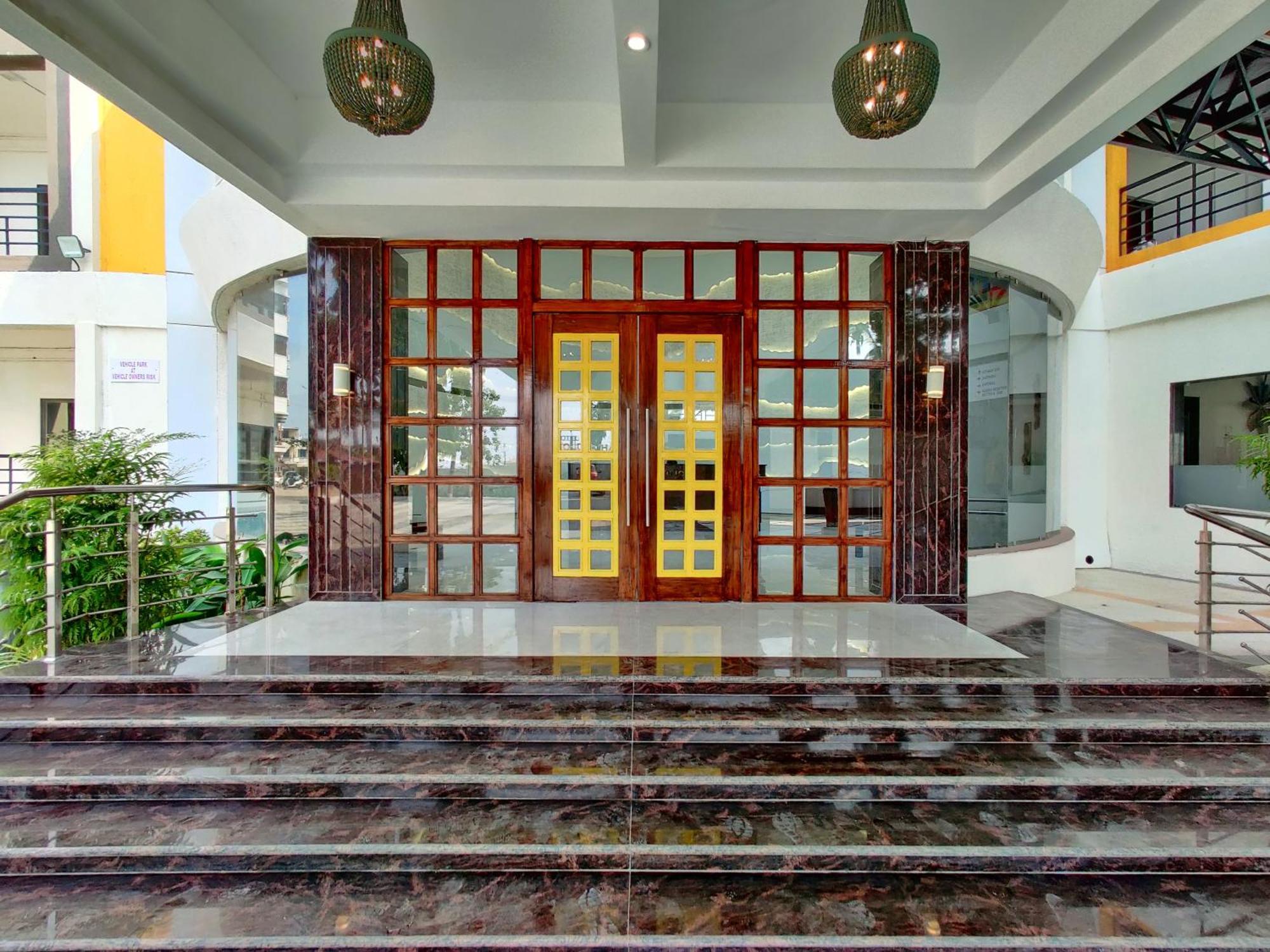 Golden Chariot Hotel 다만 외부 사진