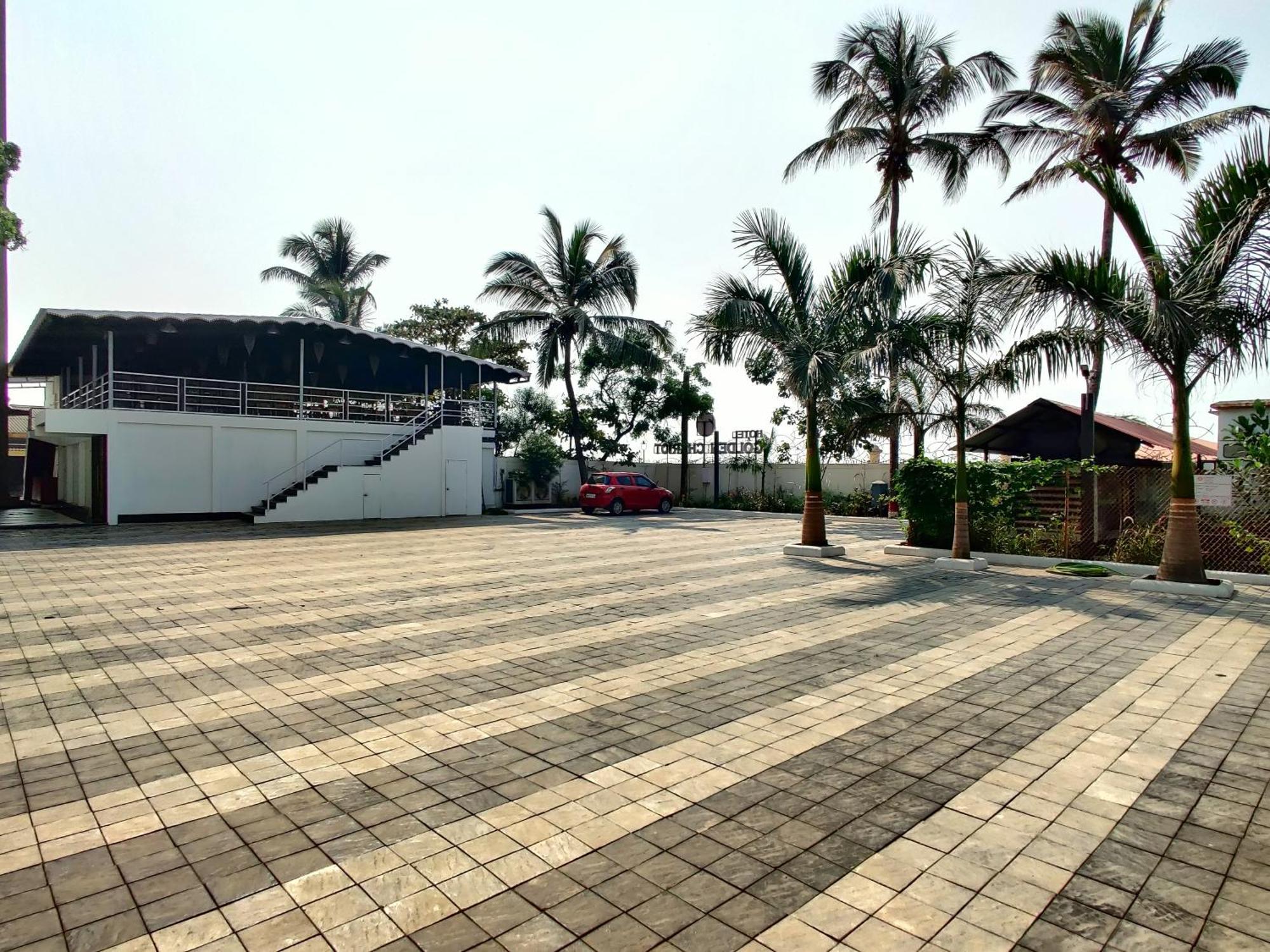 Golden Chariot Hotel 다만 외부 사진