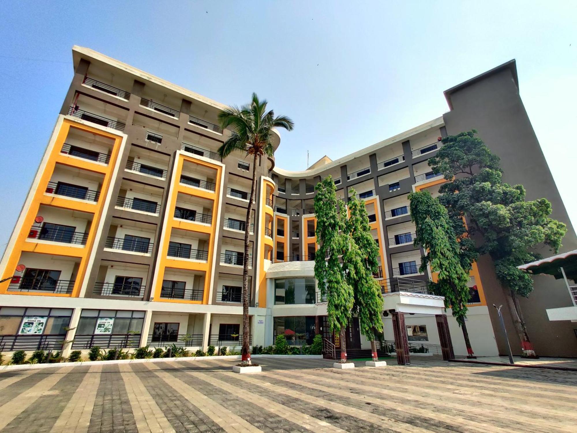 Golden Chariot Hotel 다만 외부 사진