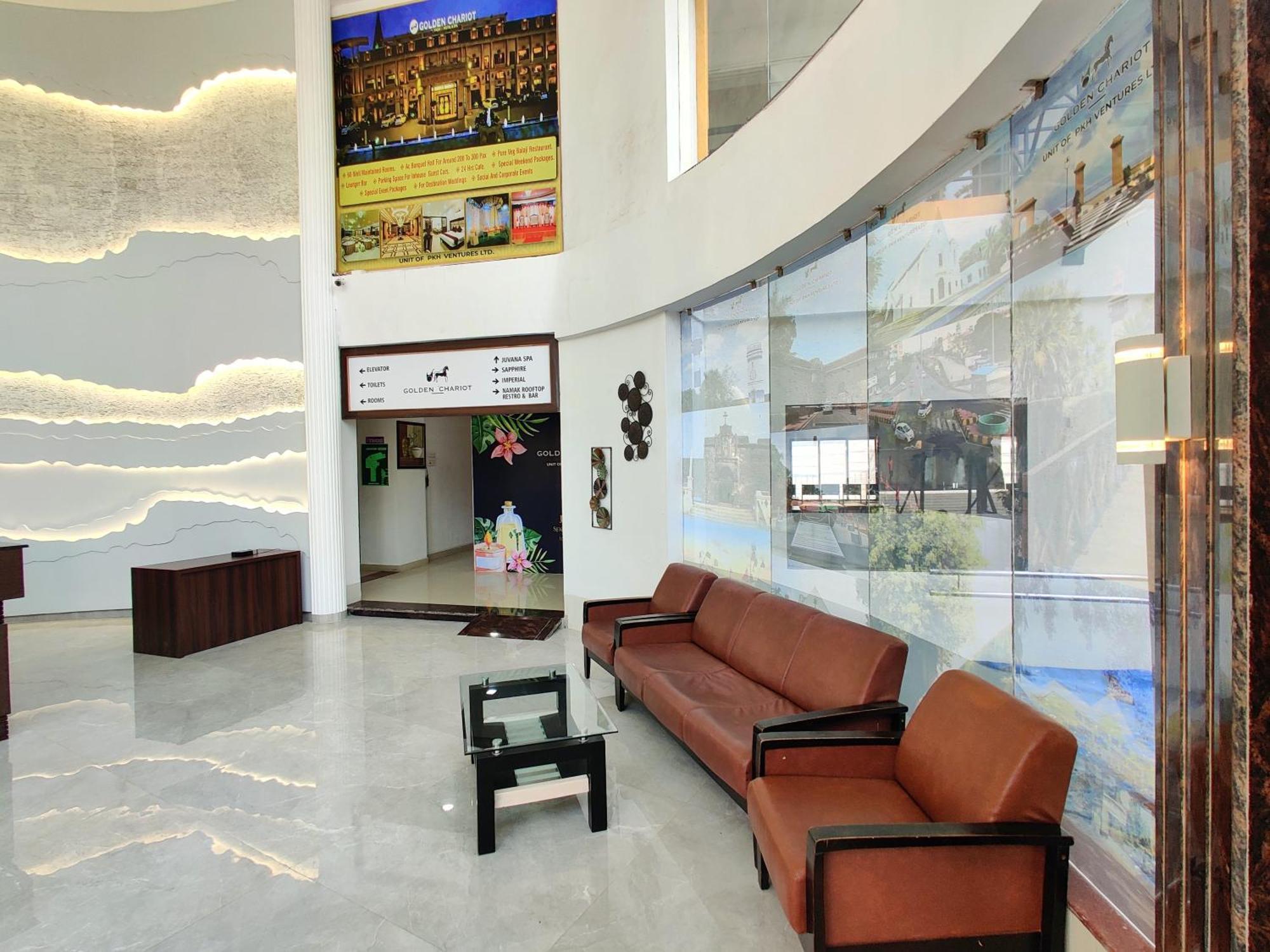 Golden Chariot Hotel 다만 외부 사진