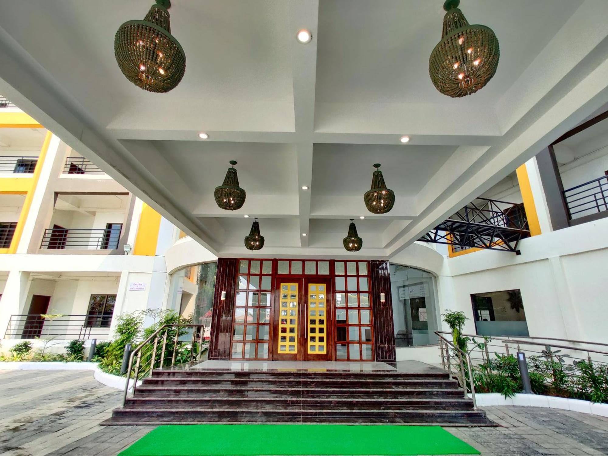 Golden Chariot Hotel 다만 외부 사진
