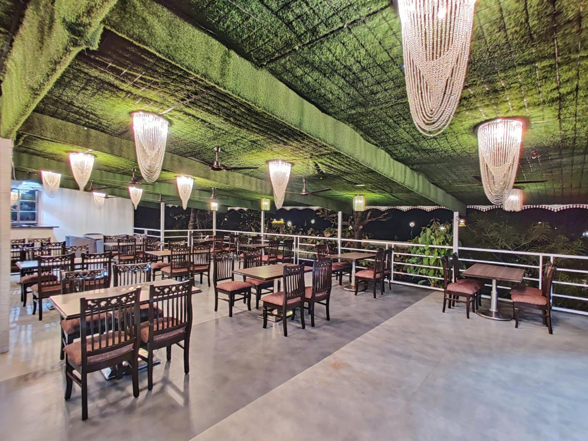 Golden Chariot Hotel 다만 외부 사진