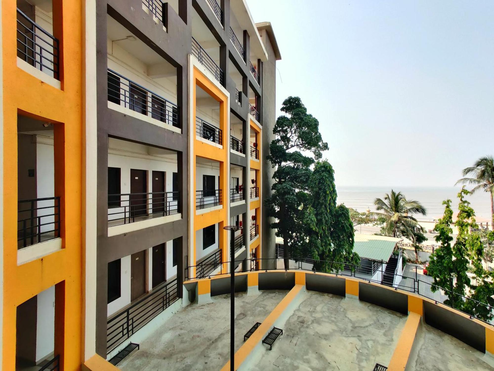 Golden Chariot Hotel 다만 외부 사진