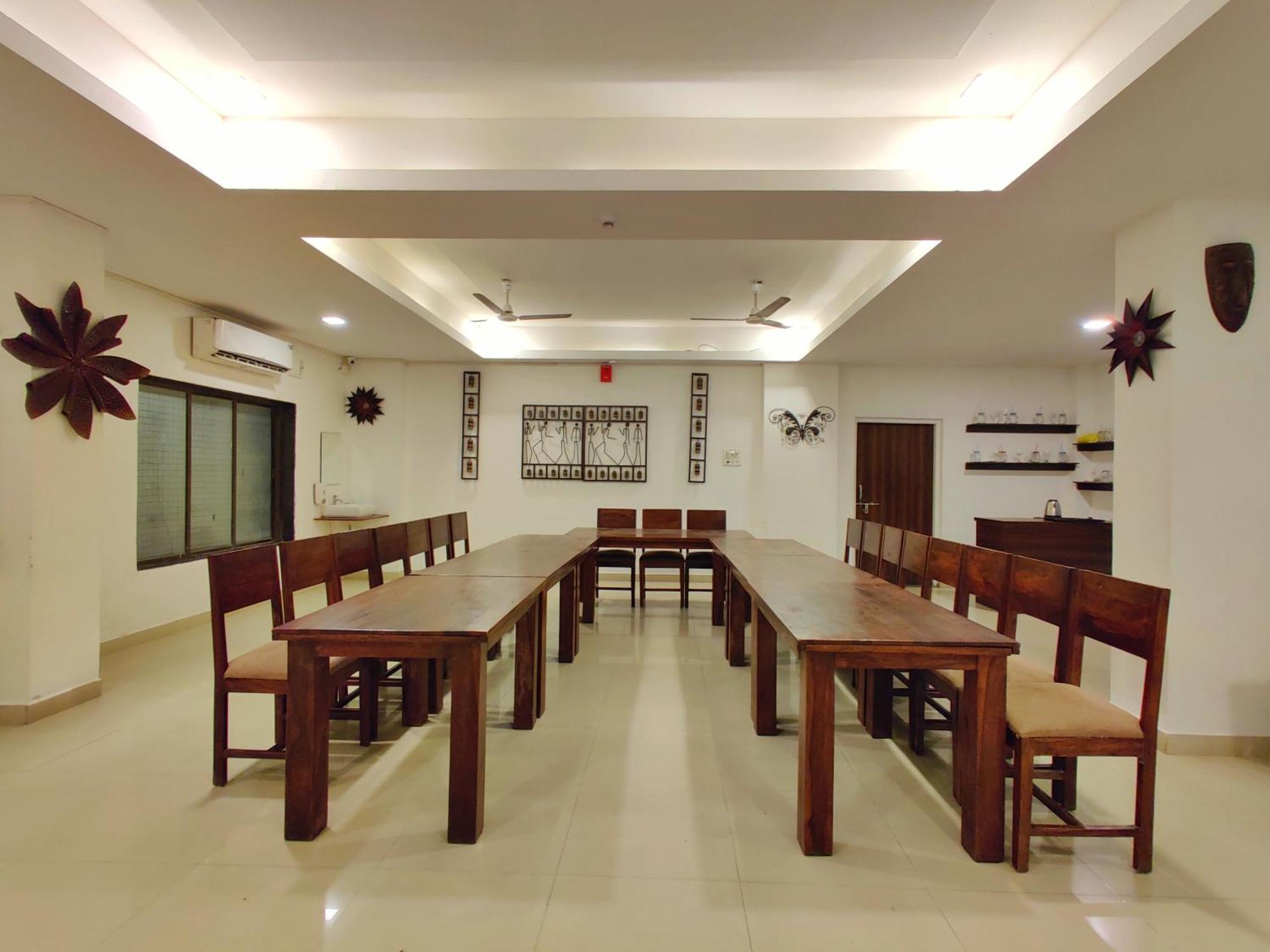 Golden Chariot Hotel 다만 외부 사진