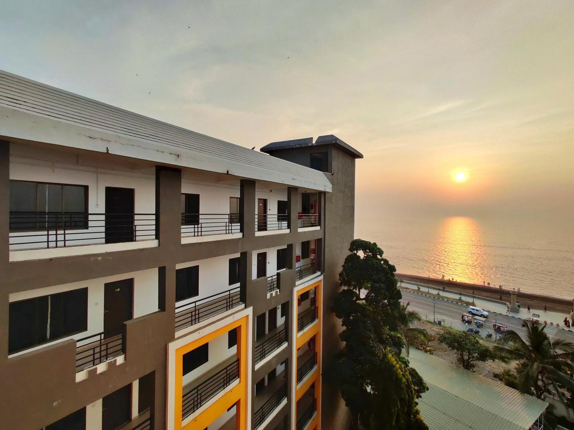 Golden Chariot Hotel 다만 외부 사진