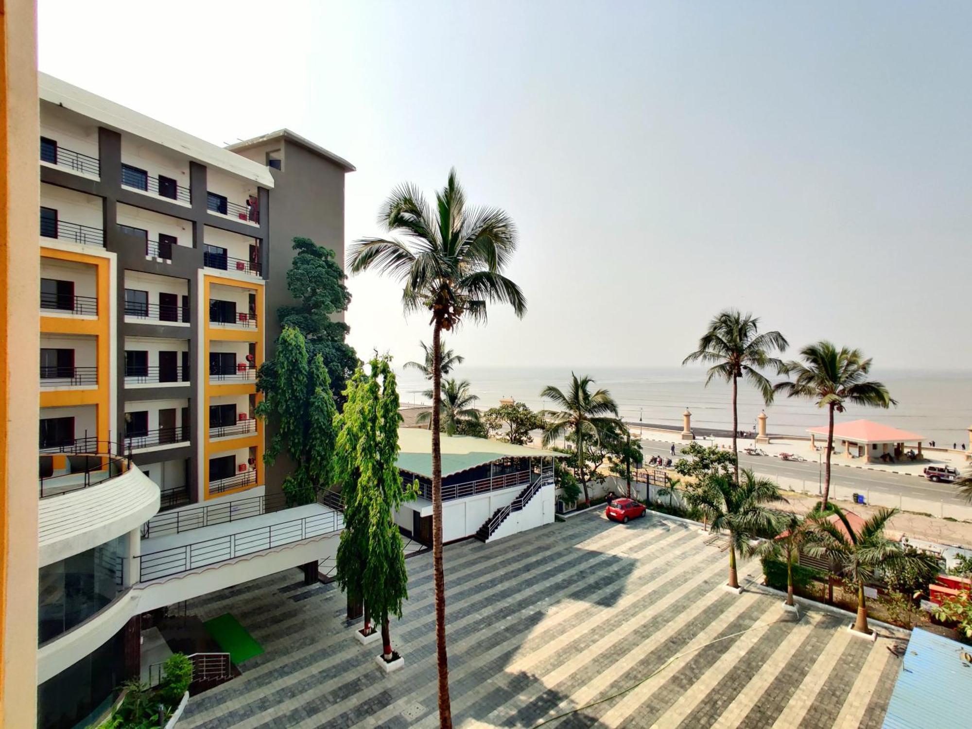 Golden Chariot Hotel 다만 외부 사진
